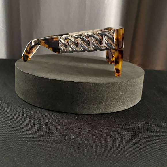 Stella McCartney Tortoise-shell sunglasses. Chic w/silver hardware on the sides. - Picture 3 of 6